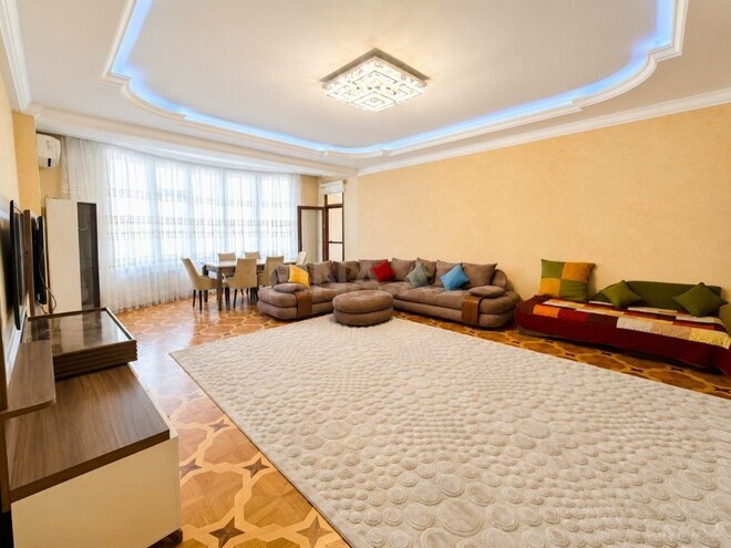 İcarəyə verilir 4 otaqlı yeni tikili 180 m², 28 May m., photo 3 from 32