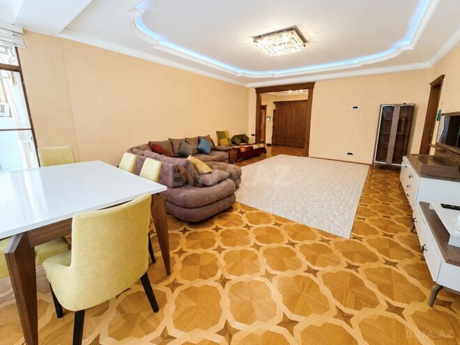 İcarəyə verilir 4 otaqlı yeni tikili 180 m², 28 May m., photo 5 from 32