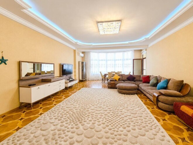 İcarəyə verilir 4 otaqlı yeni tikili 180 m², 28 May m., photo 4 from 32