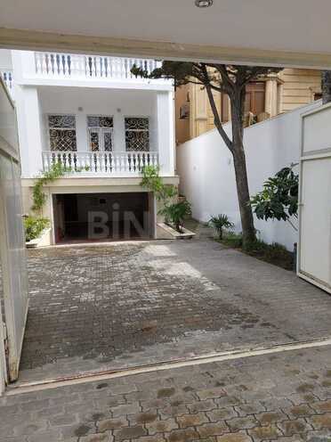 İcarəyə verilir 10 otaqlı həyət evi/bağ evi 650 m², 8 Noyabr m., photo 3 from 31
