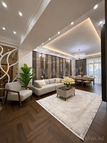 Продаётся 3-комн. новостройка 130 м², м. Кара Караев, photo 1 from 19