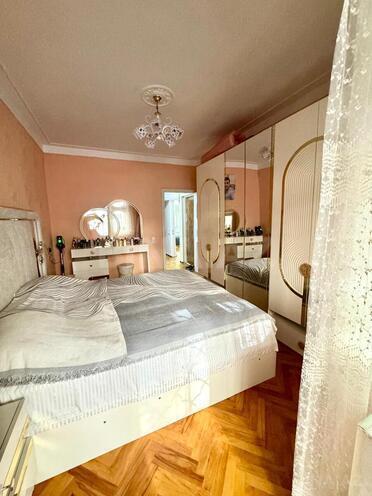 Satılır 2 otaqlı köhnə tikili 70 m², İnşaatçılar m., photo 5 from 14