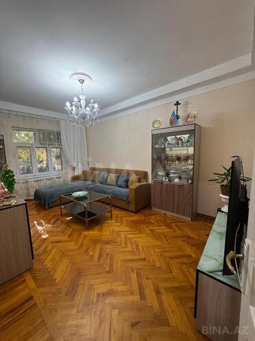 Satılır 2 otaqlı köhnə tikili 70 m², İnşaatçılar m., photo 1 from 14