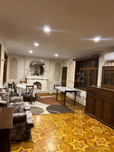 İcarəyə verilir 4 otaqlı köhnə tikili 110 m², 8-ci mikrorayon q., photo 1 from 26