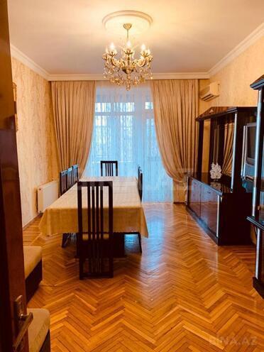 Satılır 3 otaqlı köhnə tikili 80 m², 28 May m., photo 1 from 10