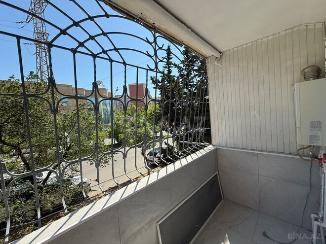 Satılır 2 otaqlı köhnə tikili 55 m², Qara Qarayev m., photo 1 from 14