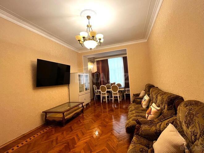 Satılır 3 otaqlı köhnə tikili 120 m², Nərimanov r., photo 1 from 18