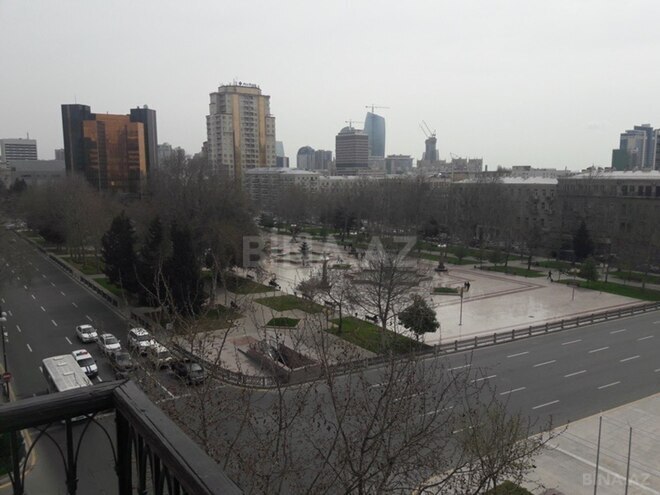 İcarəyə verilir 5 otaqlı yeni tikili 228 m², 28 May m., photo 17 from 18