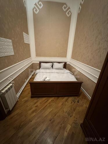 İcarəyə verilir 4 otaqlı köhnə tikili 210 m², Sahil m., photo 1 from 19