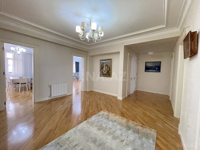 İcarəyə verilir 4 otaqlı yeni tikili 200 m², 28 May m., photo 18 from 24