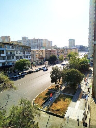 Satılır 2 otaqlı köhnə tikili 55 m², Elmlər Akademiyası m., photo 1 from 13