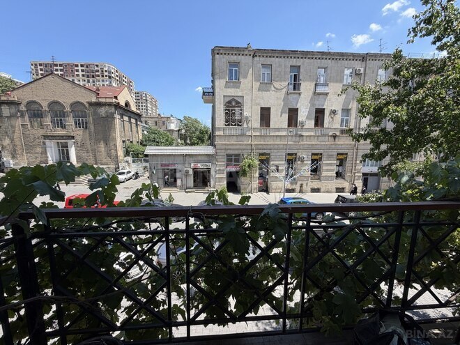 Satılır 2 otaqlı köhnə tikili 55 m², 28 May m., photo 14 from 18