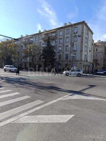 Satılır 4 otaqlı köhnə tikili 110 m², Elmlər Akademiyası m., photo 1 from 31