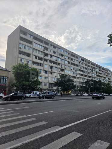 Satılır 2 otaqlı köhnə tikili 56 m², İnşaatçılar m., photo 1 from 16