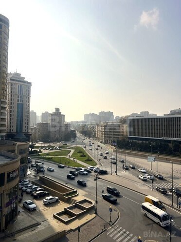 Продаётся 3-комн. вторичка 100 м², м. Низами, photo 3 from 10