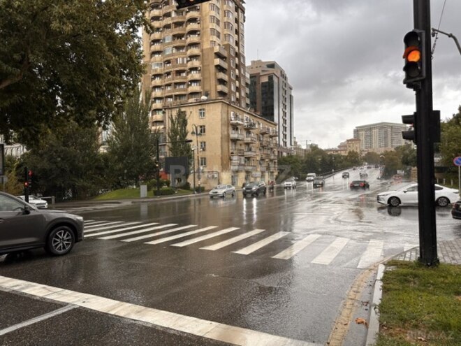 Satılır 3 otaqlı köhnə tikili 80 m², Nizami m., photo 1 from 9