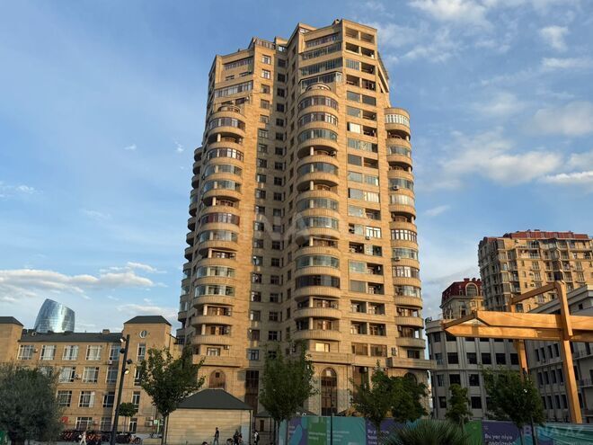 Satılır 6 otaqlı yeni tikili 233 m², 28 May m., photo 1 from 32