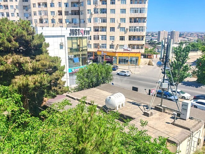 Продаётся 3-комн. вторичка 70 м², м. Кара Караев, photo 16 from 19