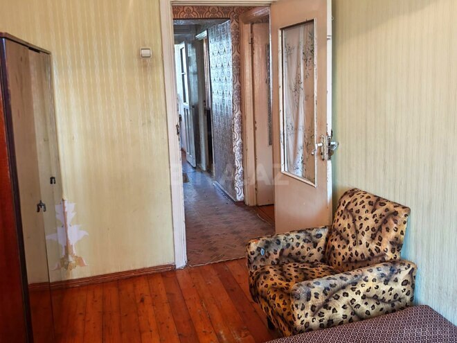 Продаётся 3-комн. вторичка 70 м², м. Кара Караев, photo 4 from 19