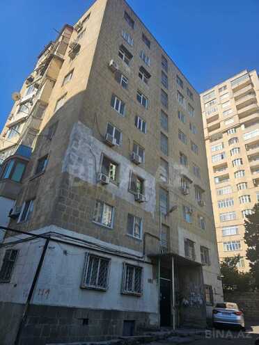 Satılır 2 otaqlı köhnə tikili 50 m², İnşaatçılar m., photo 1 from 13