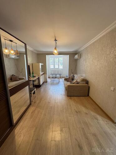 Продаётся 2-комн. вторичка 60 м², м. Иншаатчылар, photo 1 from 7
