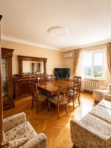 Satılır 4 otaqlı köhnə tikili 105 m², Elmlər Akademiyası m., photo 1 from 14