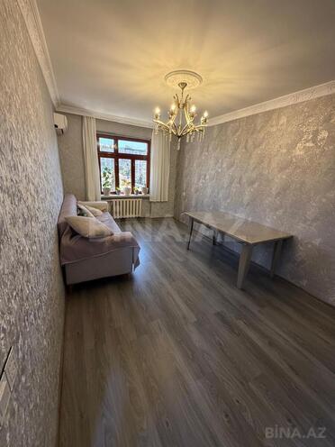 İcarəyə verilir 3 otaqlı köhnə tikili 70 m², Əhmədli m., photo 1 from 8