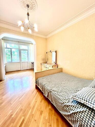 Satılır 2 otaqlı köhnə tikili 70 m², Nizami m., photo 7 from 14
