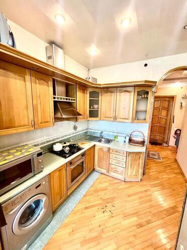 Satılır 2 otaqlı köhnə tikili 70 m², Nizami m., photo 11 from 14