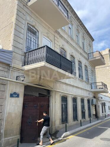 Продаётся 3-комн. вторичка 65 м², м. Низами, photo 1 from 21