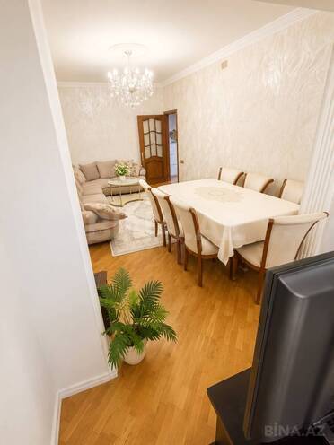 Satılır 4 otaqlı köhnə tikili 110 m², Azadlıq Prospekti m., photo 1 from 11