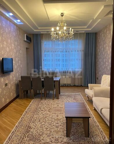 Сдаётся 3-комн. новостройка 130 м², м. Иншаатчылар, photo 1 from 12