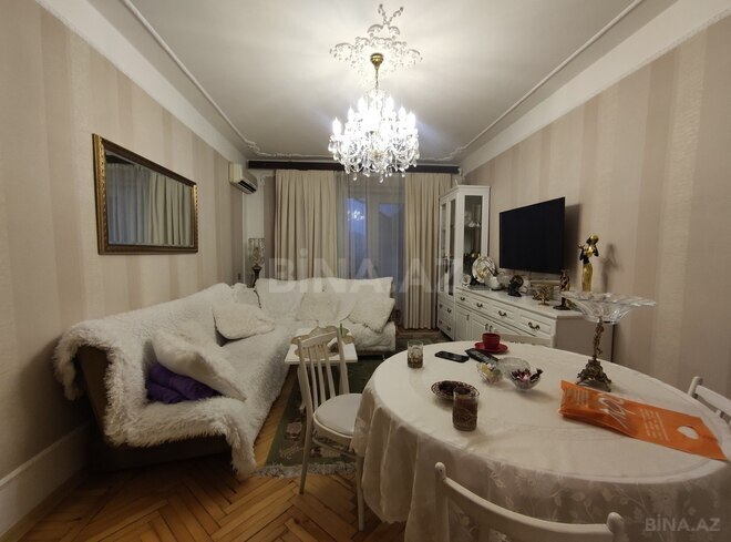 Satılır 3 otaqlı köhnə tikili 70 m², Nizami m., photo 1 from 19