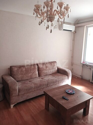 Сдаётся 2-комн. вторичка 65 м², м. Нефтчиляр, photo 1 from 11