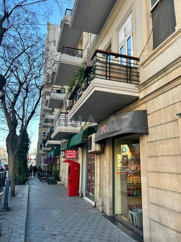 Satılır 2 otaqlı köhnə tikili 50 m², 28 May m., photo 21 from 24