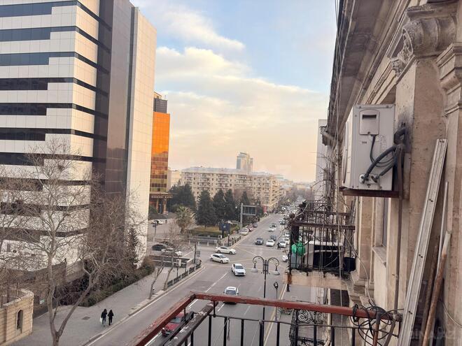 Satılır 2 otaqlı köhnə tikili 70 m², 28 May m., photo 8 from 14