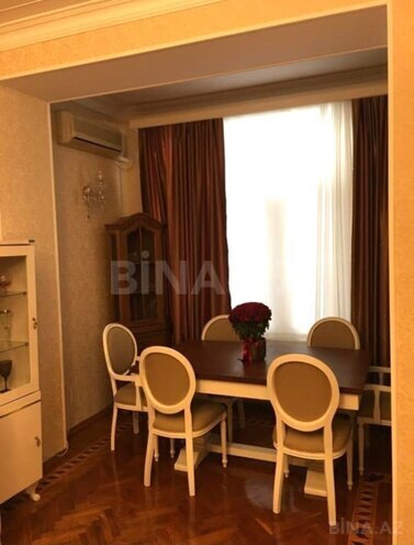 Satılır 3 otaqlı köhnə tikili 100 m², 28 May m., photo 1 from 18