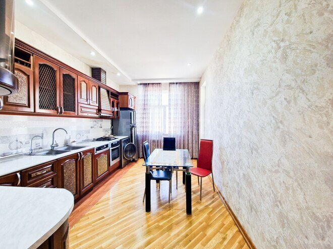 Сдаётся 3-комн. новостройка 120 м², м. Нефтчиляр, photo 10 from 17