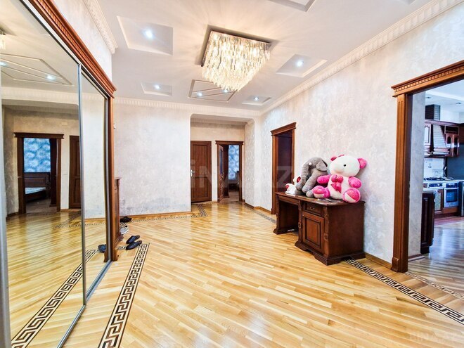 Сдаётся 3-комн. новостройка 120 м², м. Нефтчиляр, photo 13 from 17