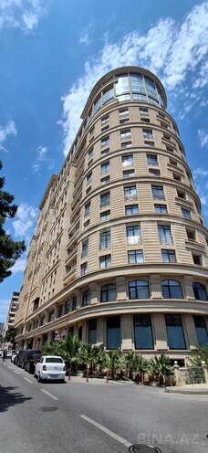 Сдаётся 3-комн. новостройка 170 м², м. Низами, photo 1 from 32
