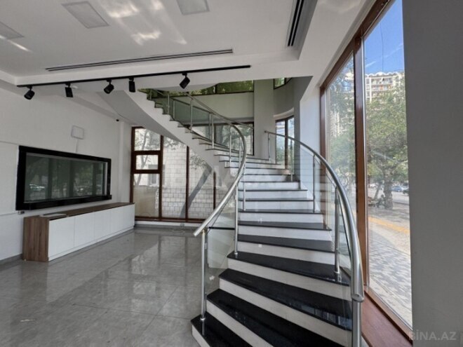 Сдаётся  объект 1 200 м², м. Элмляр Академиясы, photo 1 from 17
