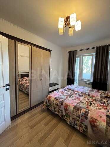 Satılır 2 otaqlı köhnə tikili 65 m², İnşaatçılar m., photo 12 from 18