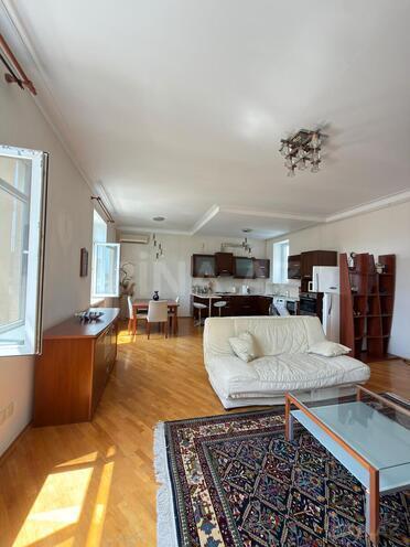 Satılır 5 otaqlı köhnə tikili 200 m², Nəsimi r., photo 19 from 31