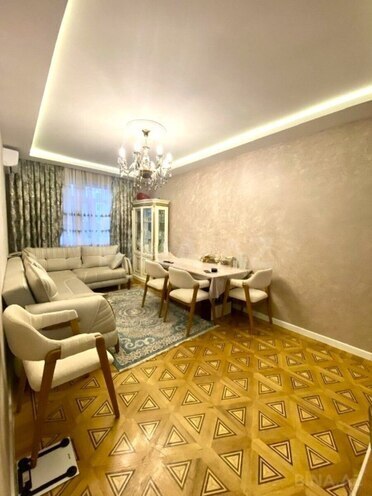 Satılır 2 otaqlı köhnə tikili 66 m², Nəsimi m., photo 1 from 10