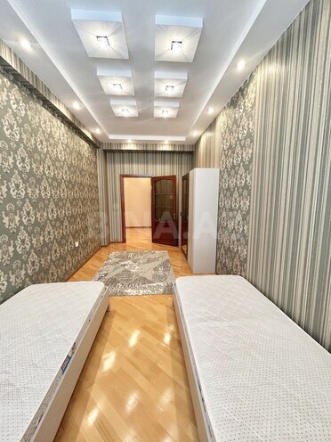 Сдаётся 3-комн. новостройка 130 м², м. Иншаатчылар, photo 6 from 13