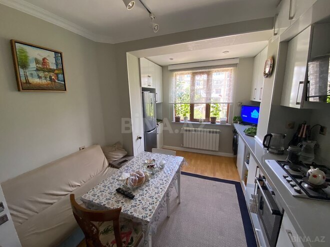 Продаётся 3-комн. вторичка 85 м², м. Ази Асланов, photo 8 from 13