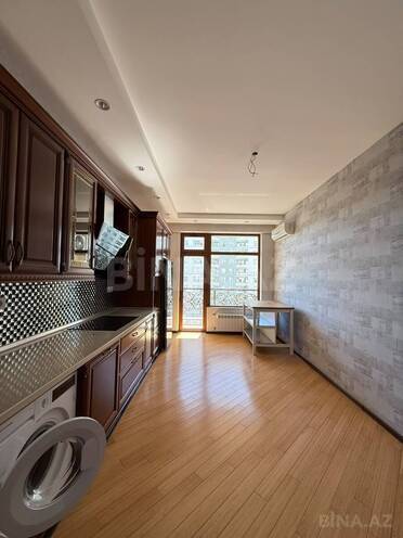 İcarəyə verilir 4 otaqlı yeni tikili 170 m², 28 May m., photo 21 from 31