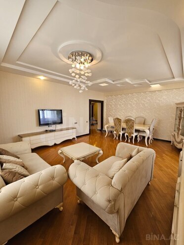 Сдаётся 3-комн. новостройка 140 м², м. Элмляр Академиясы, photo 1 from 17