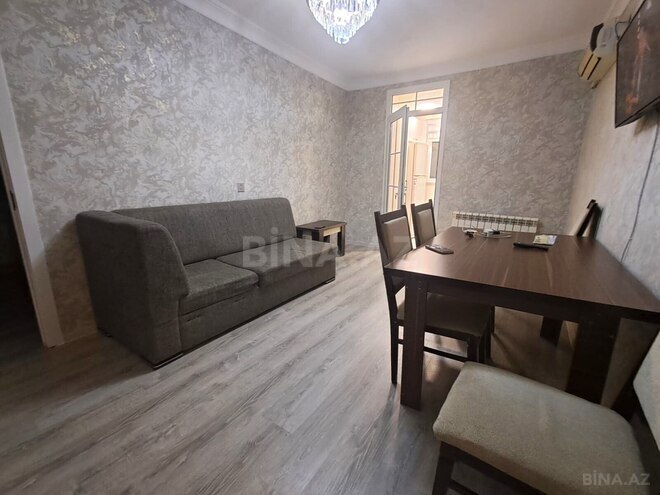 Сдаётся 3-комн. вторичка 60 м², м. Нефтчиляр, photo 1 from 12