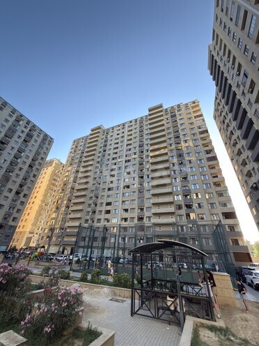 Продаётся 2-комн. новостройка 70 м², м. Кара Караев, photo 1 from 17